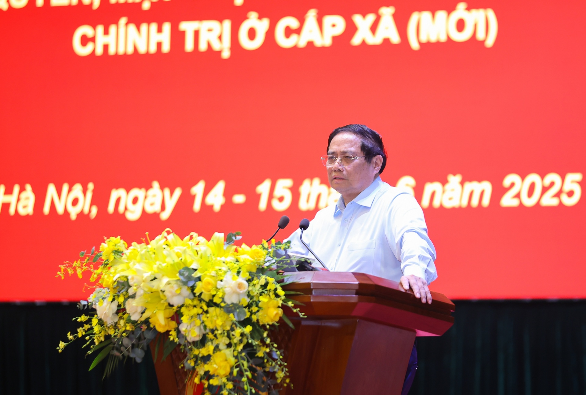   Thủ tướng yêu cầu cấp ủy đảng, chính quyền và cơ quan truyền thông, báo chí tiếp tục tập trung, đẩy mạnh thông tin, tuyên truyền, nhất là truyền thông chính sách, nâng cao sự hiểu biết, nhận thức và hành động trong toàn xã hội về sắp xếp đơn vị hành chính địa phương; đồng thời truyền cảm hứng, tạo động lực để hoàn thành mục tiêu đề ra - Ảnh: VGP