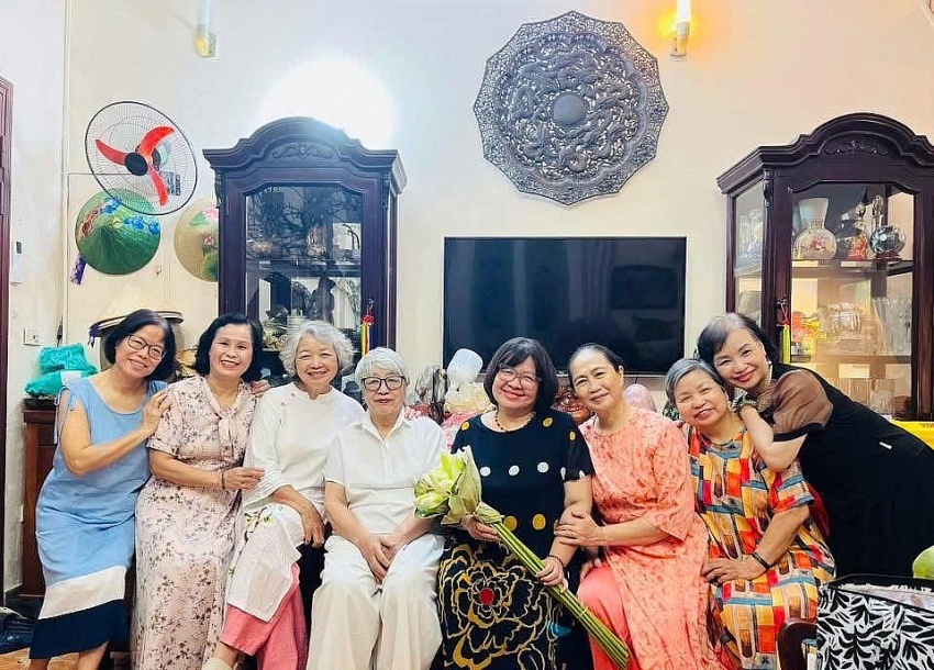 Một cuộc gặp tình nghĩa trăm năm