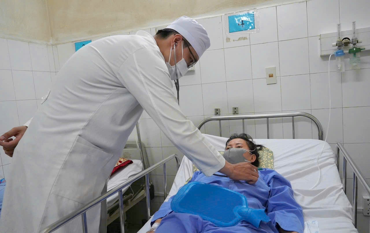 Phối hợp liên chuyên khoa cứu sống bệnh nhân xuất huyết tử cung