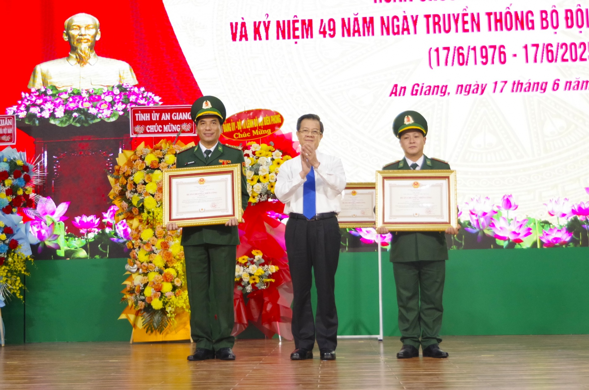 Biên phòng An Giang đón nhận Huân chương Chiến công hạng Nhì