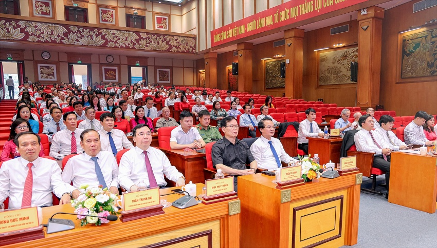 Bí thư Tỉnh ủy Đặng Xuân Phong dự lễ kỷ niệm 100 năm Ngày Báo chí Cách mạng Việt Nam và biểu dương người làm báo tiêu biểu.