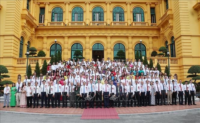   Chủ tịch nước Lương Cường gặp mặt các nhà báo tiêu biểu toàn quốc - Ảnh: TTXVN