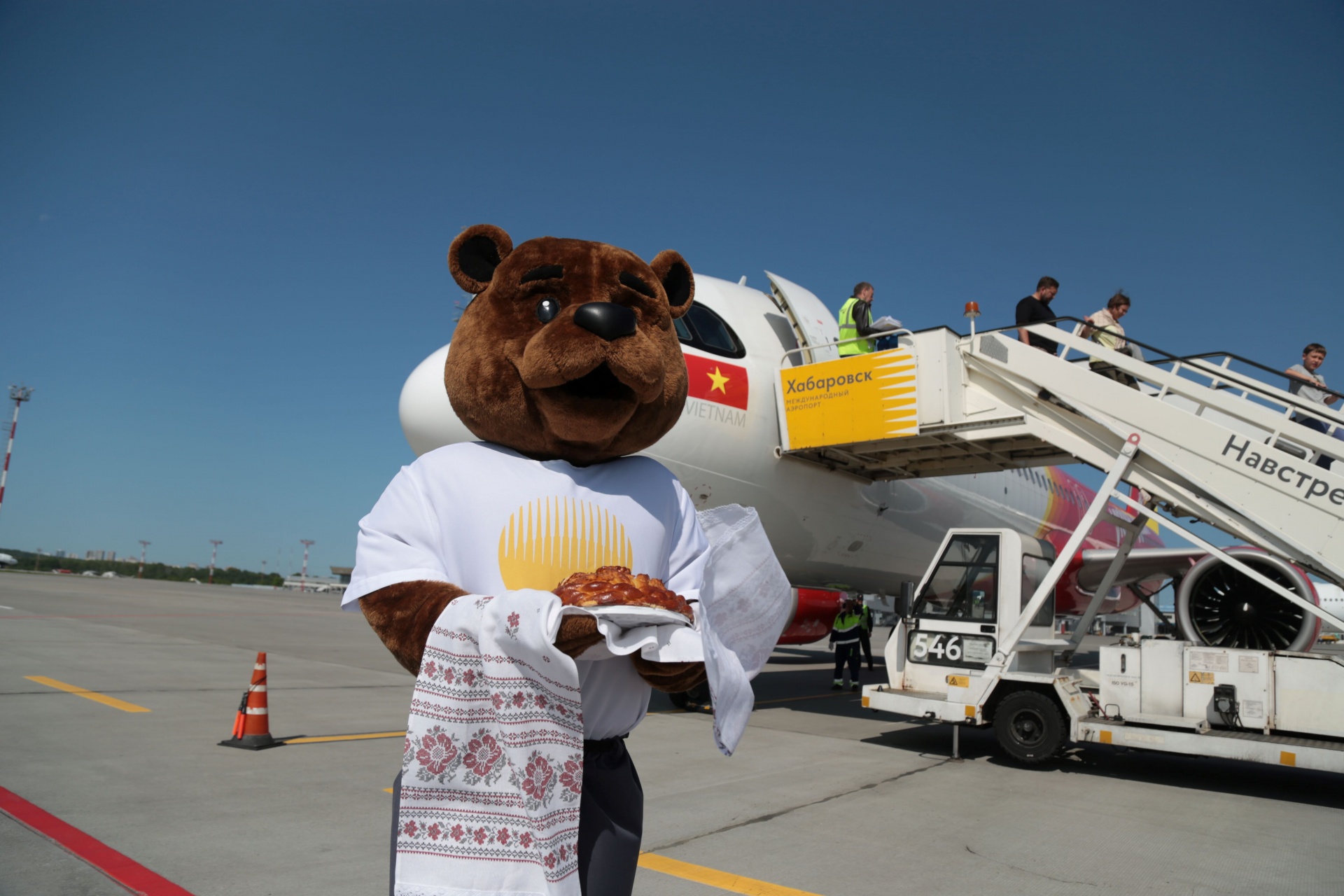 Tàu bay Vietjet được chào mừng tại sân bay Khabarovsk Tàu bay Vietjet được chào mừng tại sân bay Khabarovsk