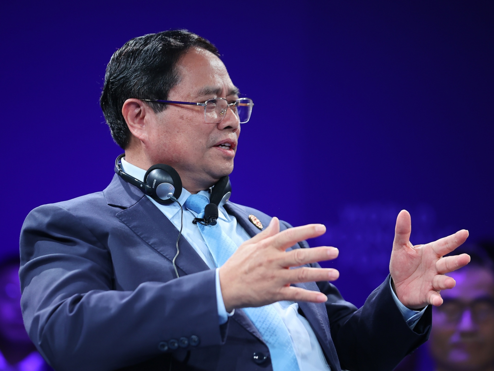 Thủ tướng chia sẻ Việt Nam vẫn đặt mục tiêu tăng trưởng từ 8% trong năm 2025 và hai con số trong những năm tới. Thủ tướng khẳng định điều này đòi hỏi nỗ lực rất lớn và cũng là thách thức trong bối cảnh hiện nay, nhưng Việt Nam có các cơ sở, nền tảng để thực hiện - Ảnh: VGP Thủ tướng chia sẻ Việt Nam vẫn đặt mục tiêu tăng trưởng từ 8% trong năm 2025 và hai con số trong những năm tới. Thủ tướng khẳng định điều này đòi hỏi nỗ lực rất lớn và cũng là thách thức trong bối cảnh hiện nay, nhưng Việt Nam có các cơ sở, nền tảng để thực hiện - Ảnh: VGP