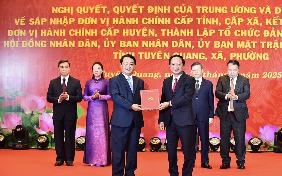 Công bố sáp nhập tỉnh Tuyên Quang - Hà Giang và chỉ định công tác cán bộ