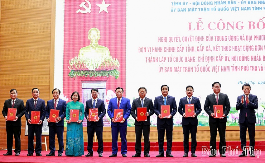 Trung ương chính thức công bố, trao Nghị quyết, Quyết định thành lập Đảng bộ tỉnh Phú Thọ mới