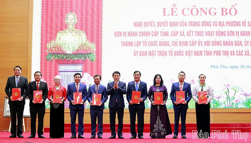 Trung ương chính thức công bố, trao Nghị quyết, Quyết định thành lập Đảng bộ tỉnh Phú Thọ mới