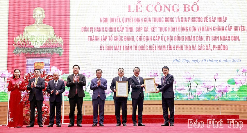 Trung ương chính thức công bố, trao Nghị quyết, Quyết định thành lập Đảng bộ tỉnh Phú Thọ mới