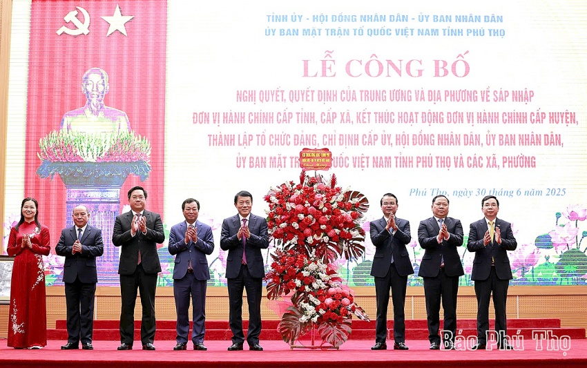 Trung ương chính thức công bố, trao Nghị quyết, Quyết định thành lập Đảng bộ tỉnh Phú Thọ mới