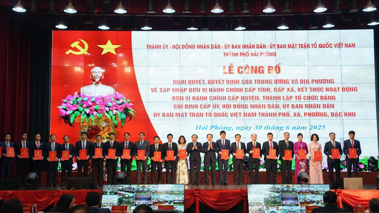 Thủ tướng chính phủ Phạm Minh Chính dự lễ công bố thành lập Thành phố Hải Phòng mới – Bước ngoặt xây dựng siêu đô thị Miền Bắc Thủ tướng chính phủ Phạm Minh Chính dự lễ công bố thành lập Thành phố Hải Phòng mới – Bước ngoặt xây dựng siêu đô thị Miền Bắc