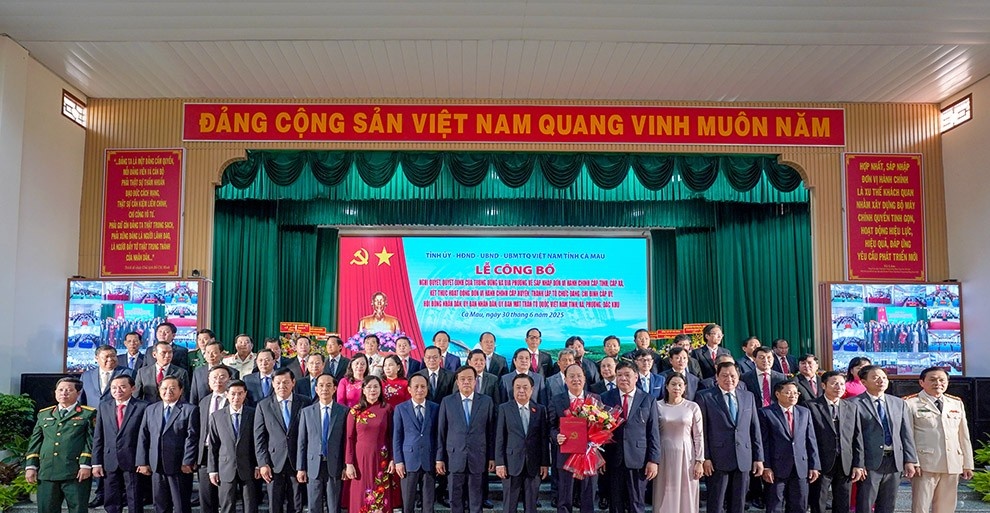 Hình ảnh lễ công bố các Nghị quyết, quyết định tại tỉnh Cà Mau Hình ảnh lễ công bố các Nghị quyết, quyết định tại tỉnh Cà Mau