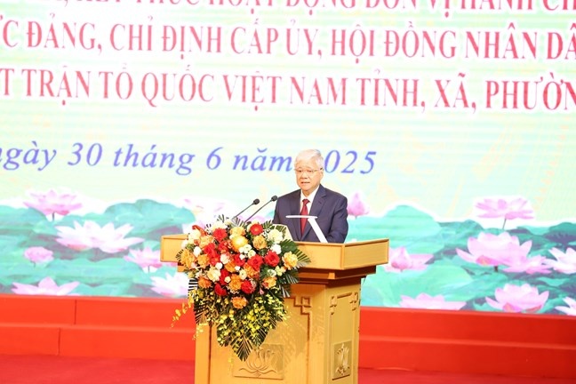 Ông Đỗ Văn Chiến, Ủy viên Bộ Chính trị, Bí thư Trung ương Đảng, Bí thư Đảng ủy Mặt trận Tổ quốc, các đoàn thể Trung ương, Chủ tịch Ủy ban Trung ương MTTQ Việt Nam dự lễ công bố tại tỉnh Hưng Yên Ông Đỗ Văn Chiến, Ủy viên Bộ Chính trị, Bí thư Trung ương Đảng, Bí thư Đảng ủy Mặt trận Tổ quốc, các đoàn thể Trung ương, Chủ tịch Ủy ban Trung ương MTTQ Việt Nam dự lễ công bố tại tỉnh Hưng Yên