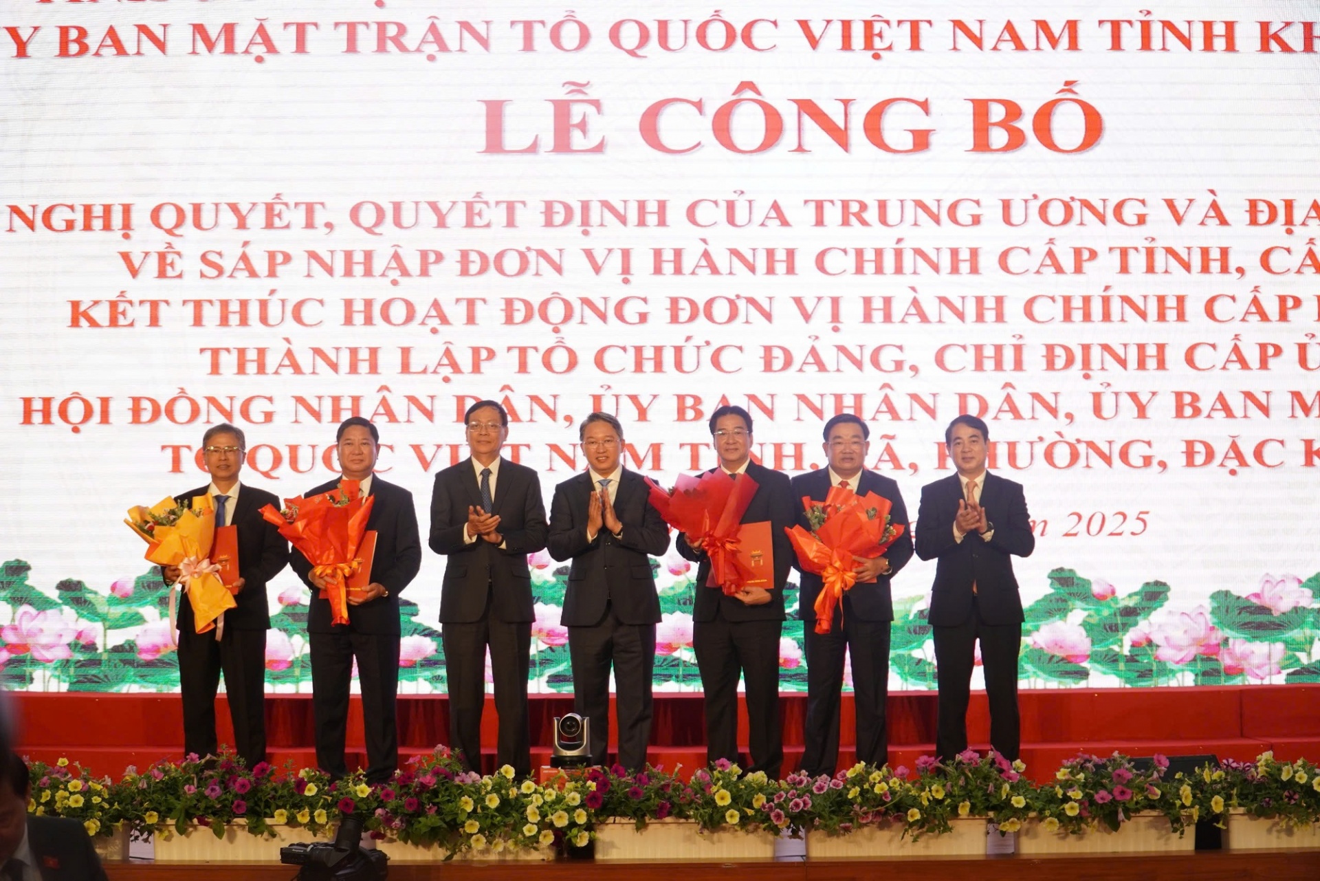 Hình ảnh lễ công bố các Nghị quyết, quyết định tại tỉnh Khánh Hòa Hình ảnh lễ công bố các Nghị quyết, quyết định tại tỉnh Khánh Hòa