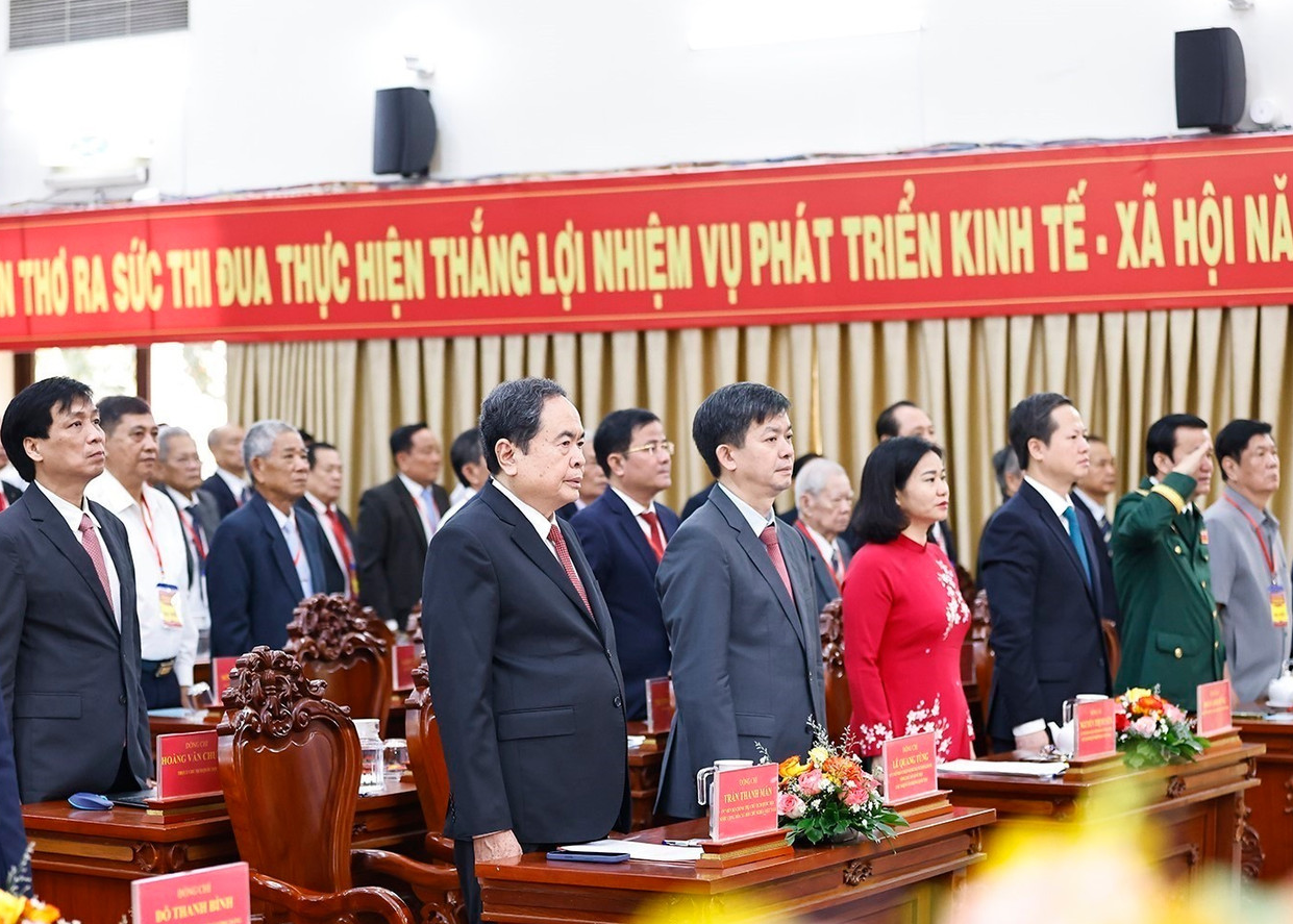 Ủy viên Bộ Chính trị, Thường trực Ban Bí thư Trung ương Đảng Trần Cẩm Tú dự lễ công bố Nghị quyết, Quyết định của Trung trương đối với thành phố Đà Nẵng - Ảnh: VGP/Nhật Anh Ủy viên Bộ Chính trị, Thường trực Ban Bí thư Trung ương Đảng Trần Cẩm Tú dự lễ công bố Nghị quyết, Quyết định của Trung trương đối với thành phố Đà Nẵng - Ảnh: VGP/Nhật Anh