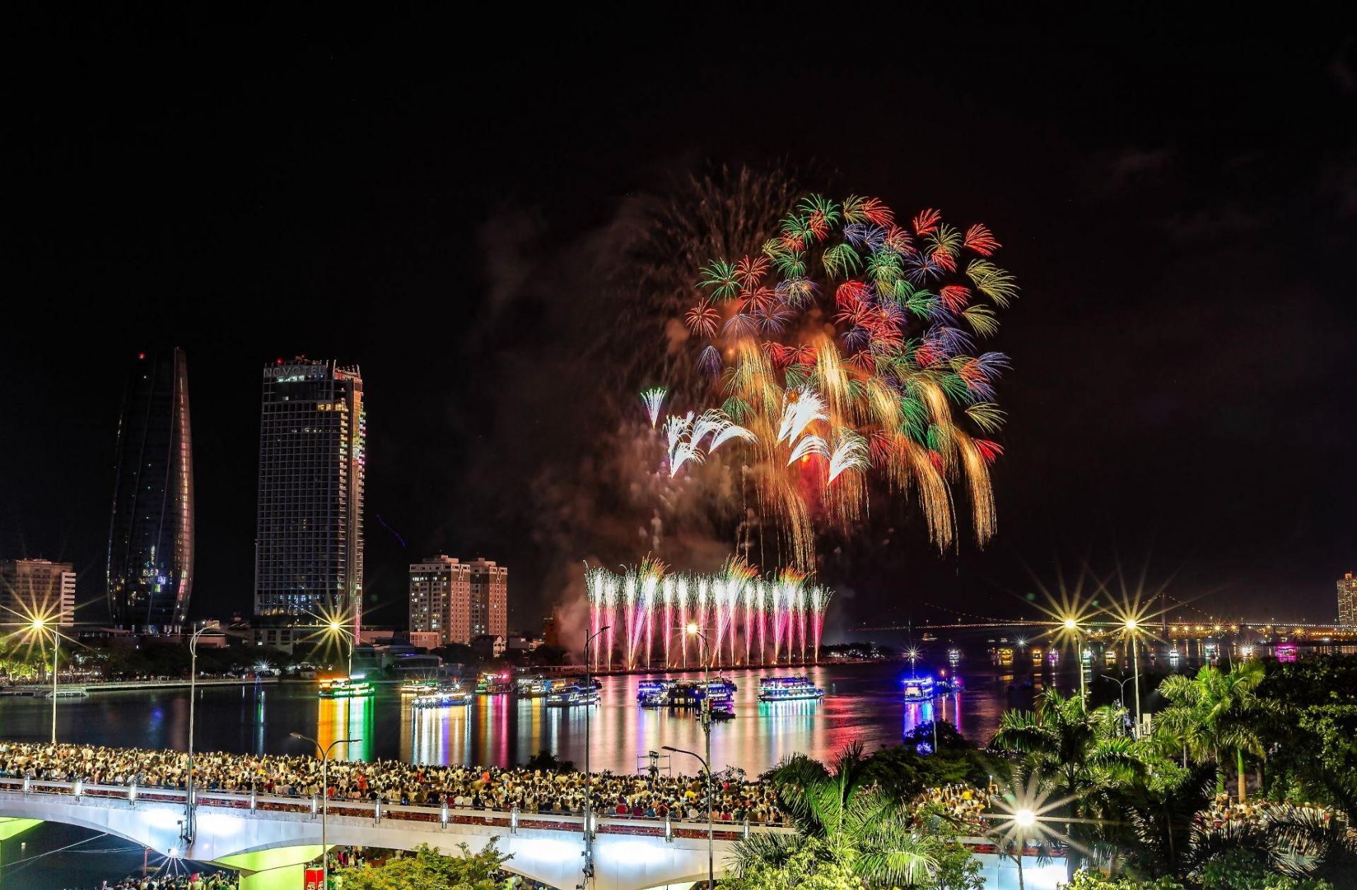 Sáu huyền thoại 'Quỷ Đỏ' sẽ thăm Cầu Vàng, Đà Nẵng