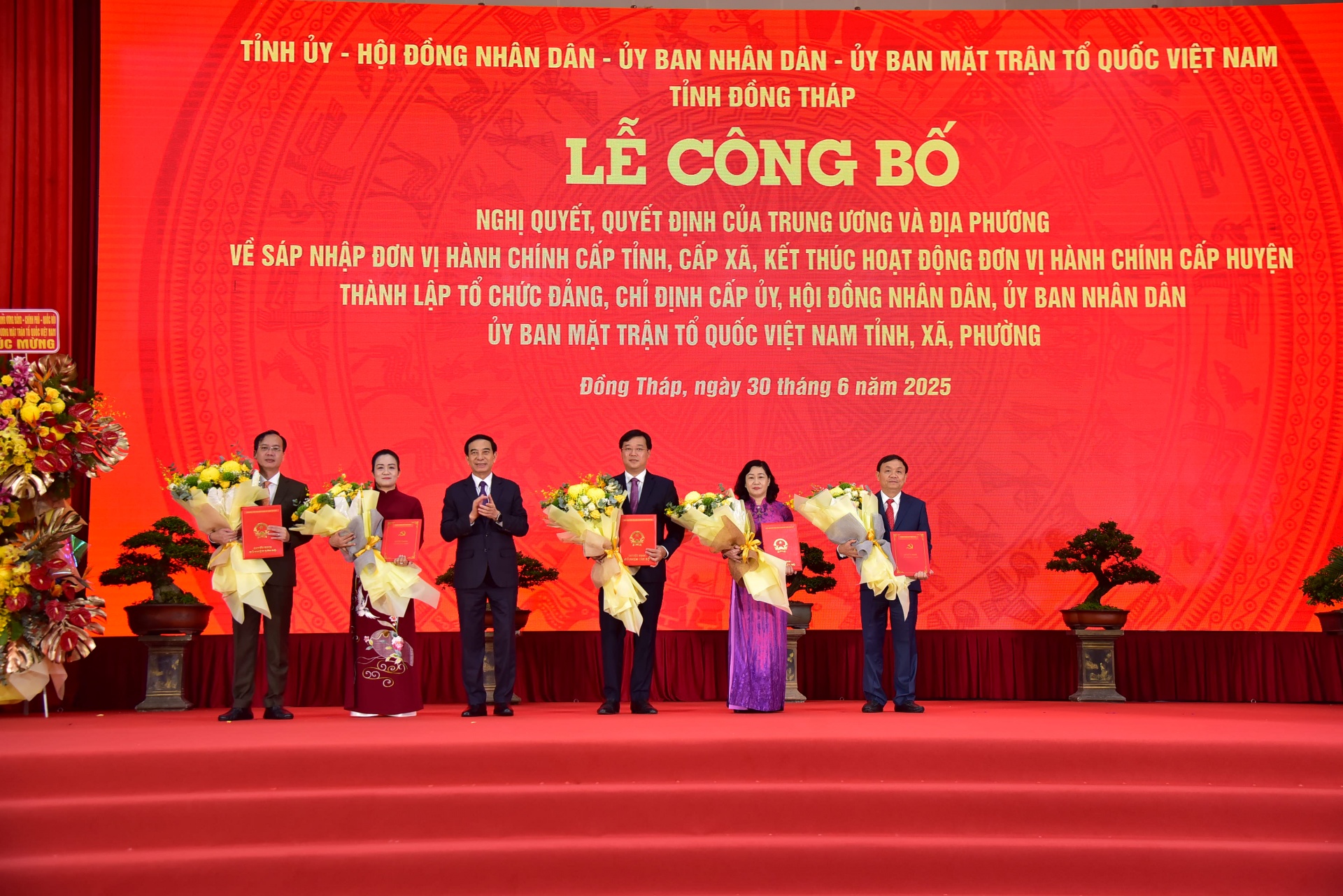 Đồng Tháp: Lễ công bố nghị quyết, nghị định về sáp nhập đơn vị hành chính Đồng Tháp: Lễ công bố nghị quyết, nghị định về sáp nhập đơn vị hành chính