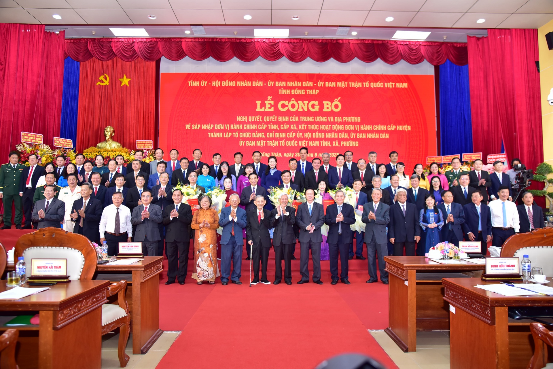 Đồng Tháp: Lễ công bố nghị quyết, nghị định về sáp nhập đơn vị hành chính Đồng Tháp: Lễ công bố nghị quyết, nghị định về sáp nhập đơn vị hành chính