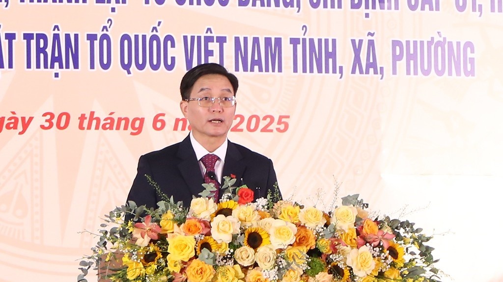 Đồng chí Nguyễn Đình Trung, Ủy viên Trung ương Đảng, Bí thư Tỉnh ủy Đắk Lắk phát biểu tại buổi lễ Đồng chí Nguyễn Đình Trung, Ủy viên Trung ương Đảng, Bí thư Tỉnh ủy Đắk Lắk phát biểu tại buổi lễ