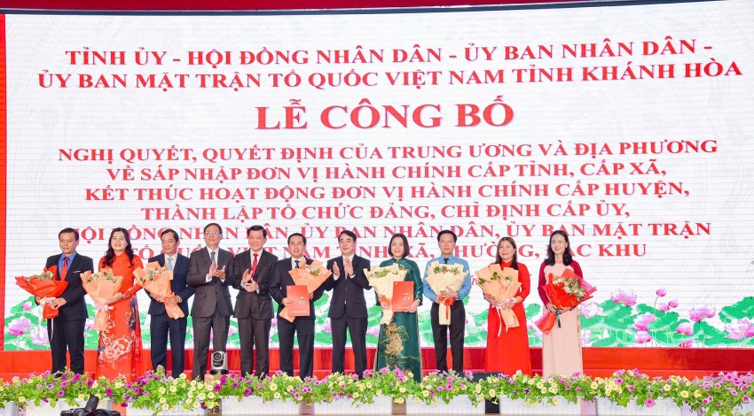 Lễ công bố các Nghị quyết, Quyết định sáp nhập đơn vị hành chính và kiện toàn bộ máy tỉnh Khánh Hòa