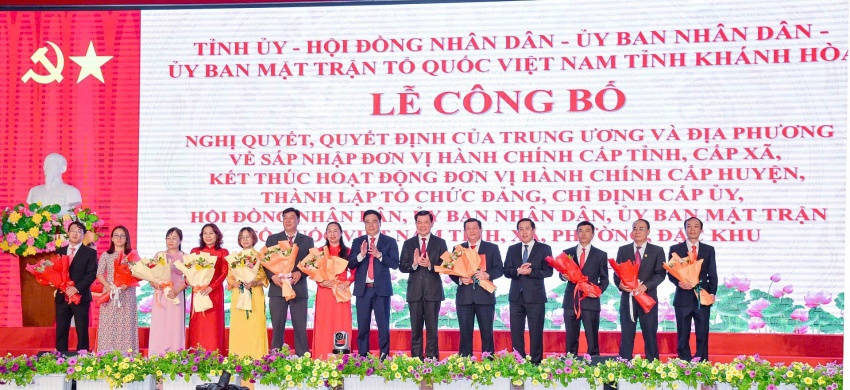 Lễ công bố các Nghị quyết, Quyết định sáp nhập đơn vị hành chính và kiện toàn bộ máy tỉnh Khánh Hòa