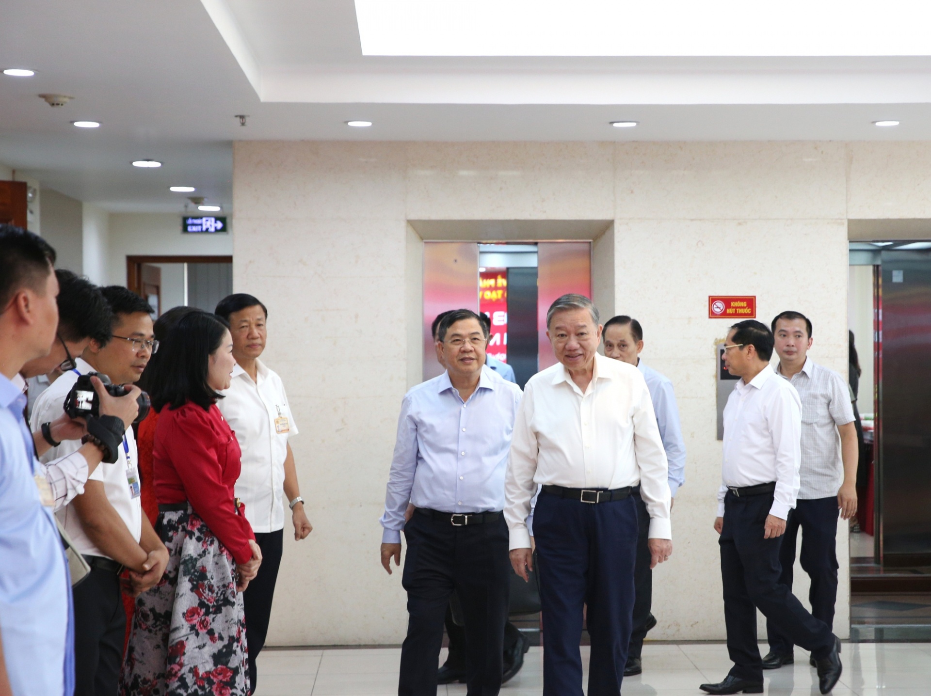   Tổng Bí thư Tô Lâm tới tham dự Hội nghị sơ kết công tác 6 tháng đầu năm và nhiệm vụ trọng tâm 6 tháng cuối năm 2025 của Ban Chỉ đạo Trung ương về phát triển khoa học, công nghệ, đổi mới sáng tạo và chuyển đổi số - Ảnh: VGP