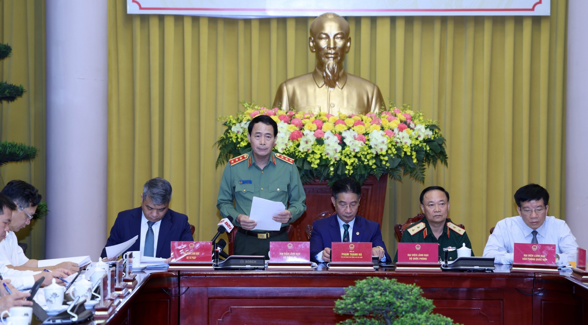 Thượng tướng Lê Quốc Hùng - Thứ trưởng Bộ Công an - thông tin tại họp báo - Ảnh: VGP Thượng tướng Lê Quốc Hùng - Thứ trưởng Bộ Công an - thông tin tại họp báo - Ảnh: VGP