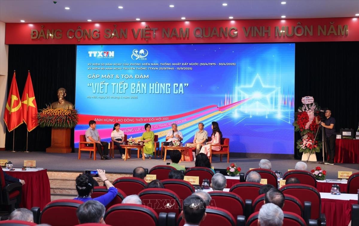 Giao lưu tại cuộc gặp mặt các thế hệ TTXVN tham gia các chiến trường Giao lưu tại cuộc gặp mặt các thế hệ TTXVN tham gia các chiến trường