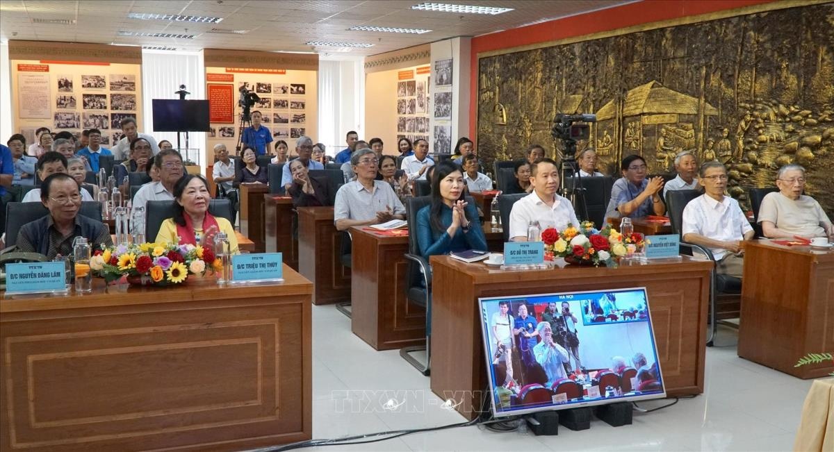 Tại điểm cầu khu vực miền Trung Tây nguyên Tại điểm cầu khu vực miền Trung Tây nguyên