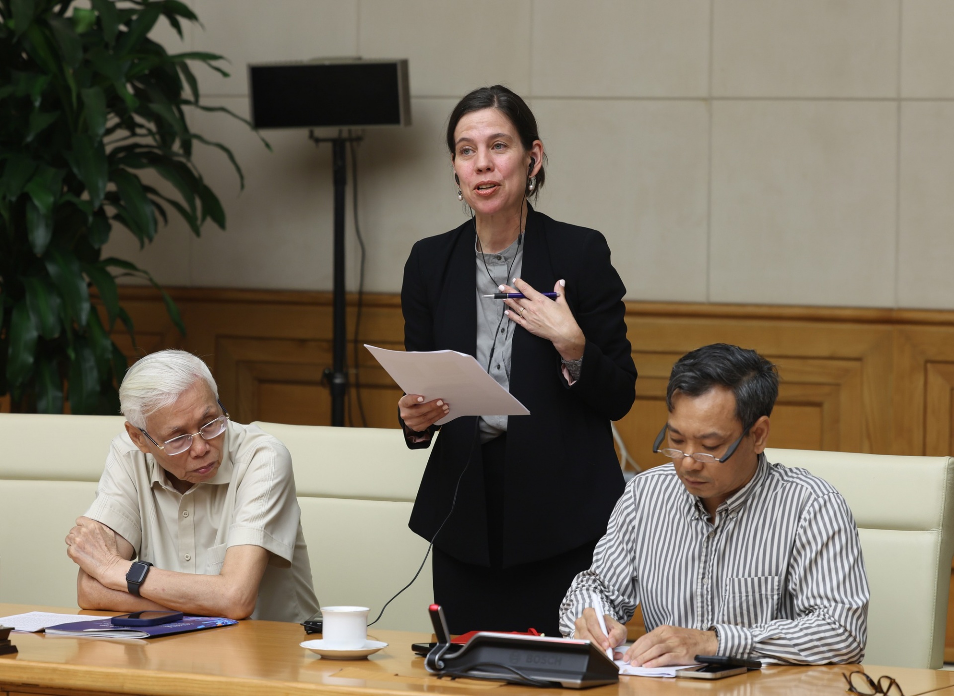 Bà Jennifer Horton - Phó Trưởng Đại diện Văn phòng Tổ chức Y tế Thế giới (WHO) tại Việt Nam đánh giá cao dự thảo Nghị quyết - Ảnh: VGP Bà Jennifer Horton - Phó Trưởng Đại diện Văn phòng Tổ chức Y tế Thế giới (WHO) tại Việt Nam đánh giá cao dự thảo Nghị quyết - Ảnh: VGP