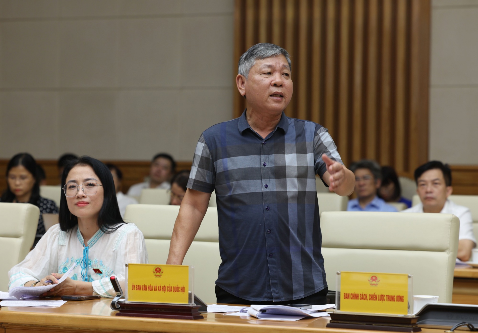 Các đại biểu góp ý dự thảo Nghị quyết - Ảnh: VGP Các đại biểu góp ý dự thảo Nghị quyết - Ảnh: VGP