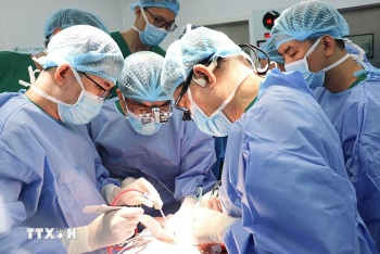 Ghép thận thành công cho bệnh nhi đặc biệt