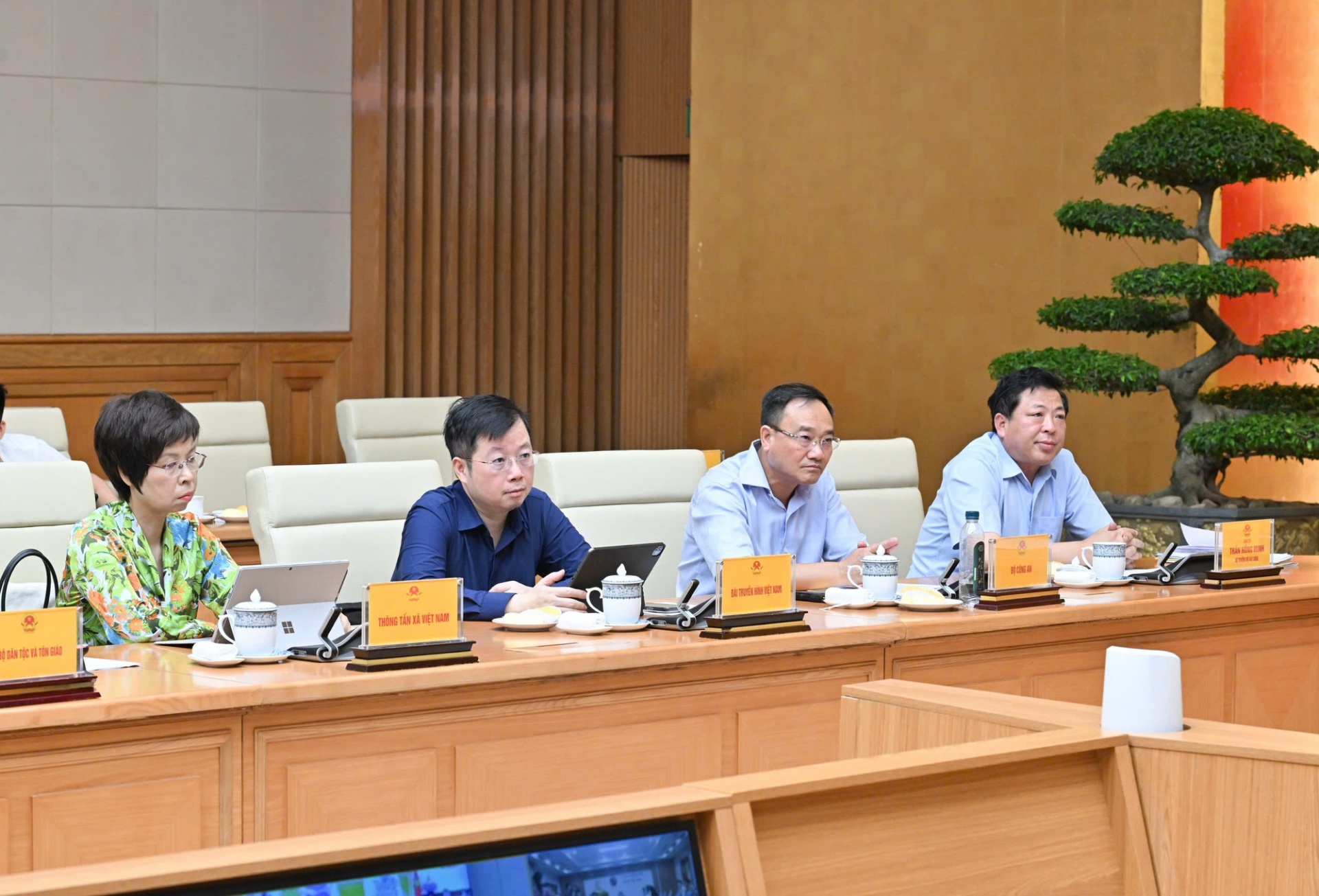 Các đại biểu tham dự Cuộc họp - Ảnh: VGP Các đại biểu tham dự Cuộc họp - Ảnh: VGP