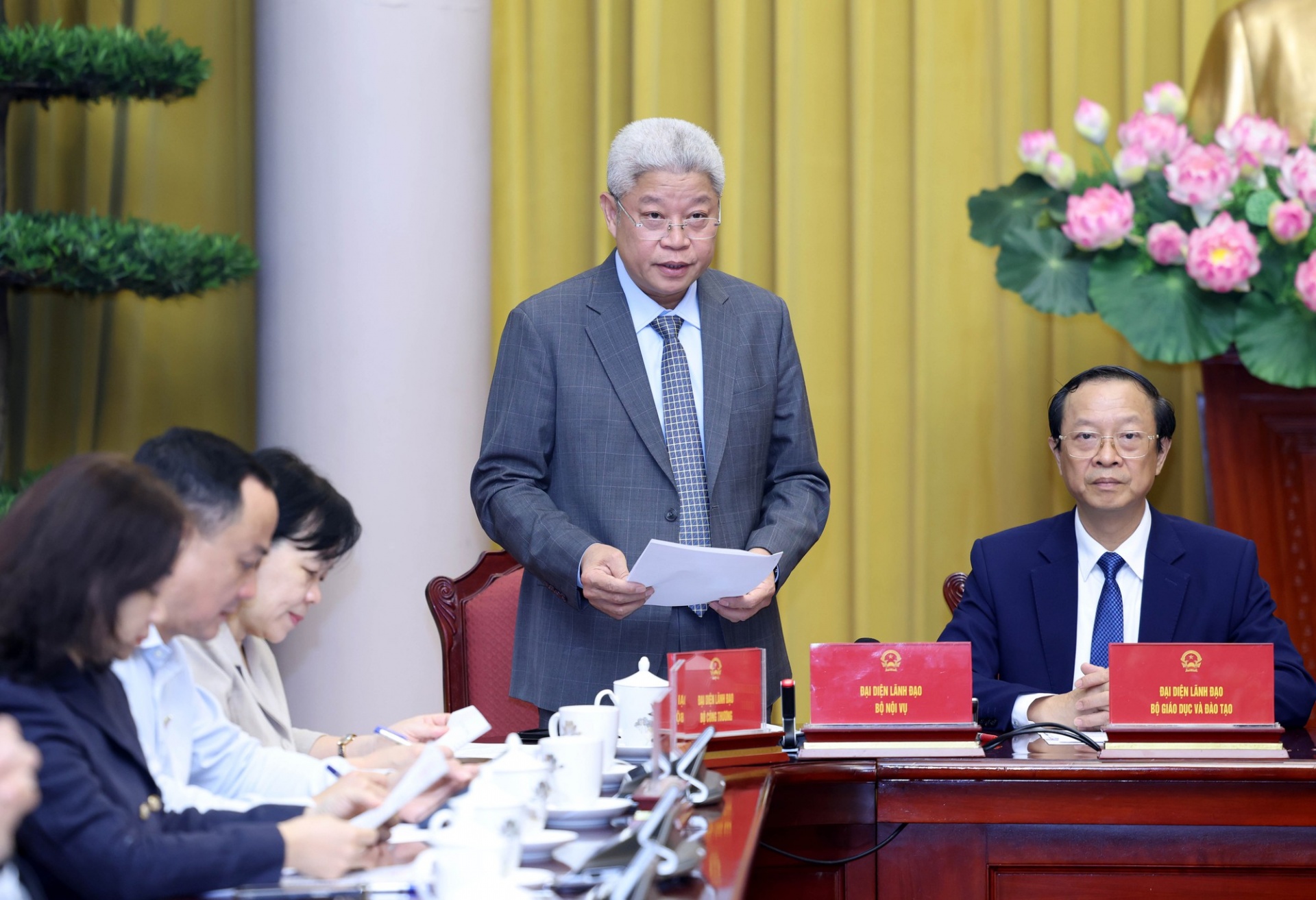 Thứ trưởng Bộ Nội vụ Nguyễn Mạnh Khương phát biểu tại buổi họp báo - Ảnh: VGP Thứ trưởng Bộ Nội vụ Nguyễn Mạnh Khương phát biểu tại buổi họp báo - Ảnh: VGP