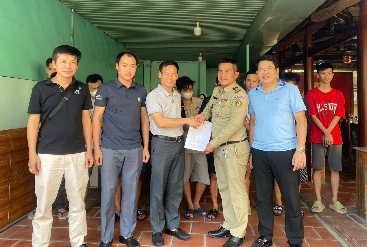 Ban chuyên án phối hợp với lực lượng chức năng Campuchia đấu tranh, truy bắt các đối tượng trong tổ chức tội phạm. Ảnh CAQT Ban chuyên án phối hợp với lực lượng chức năng Campuchia đấu tranh, truy bắt các đối tượng trong tổ chức tội phạm. Ảnh CAQT