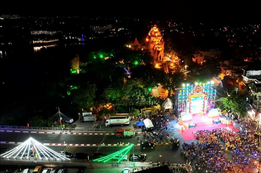 Lễ công bố và đón nhận bằng xếp hạng di tích quốc gia đặc biệt Tháp Bà Pô Nagar