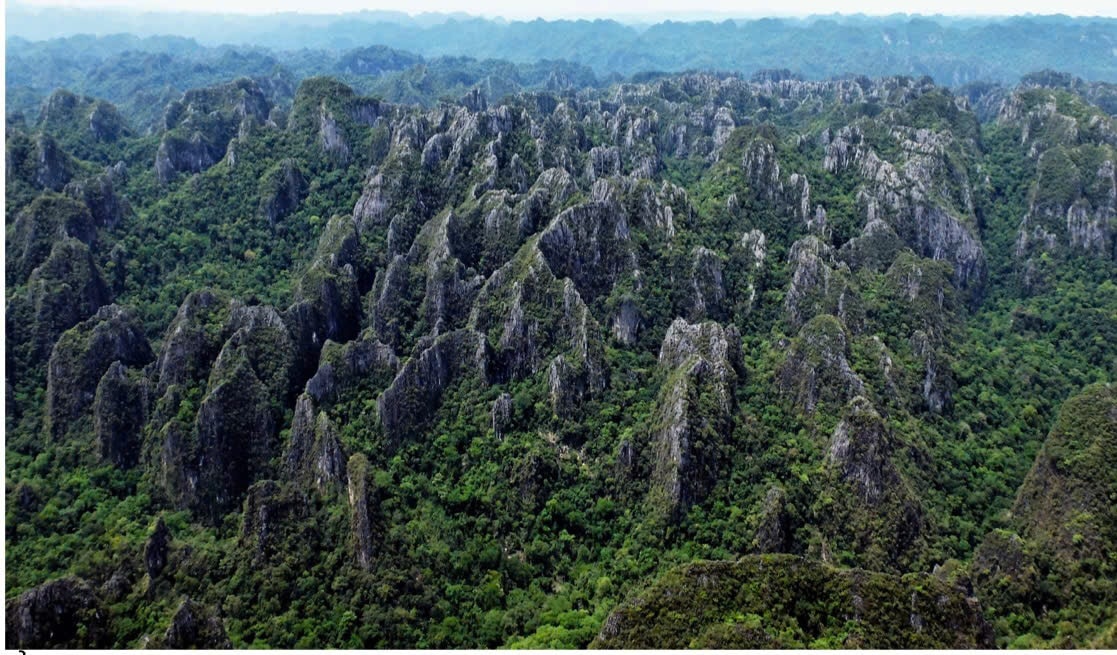 Cảnh quan Karst, phía đông nam làng Vangmaneur thuộc Vườn Quốc gia Hin Nam Nô, Lào. Ảnh: GIZ ProFEB/Paul Williams Cảnh quan Karst, phía đông nam làng Vangmaneur thuộc Vườn Quốc gia Hin Nam Nô, Lào. Ảnh: GIZ ProFEB/Paul Williams