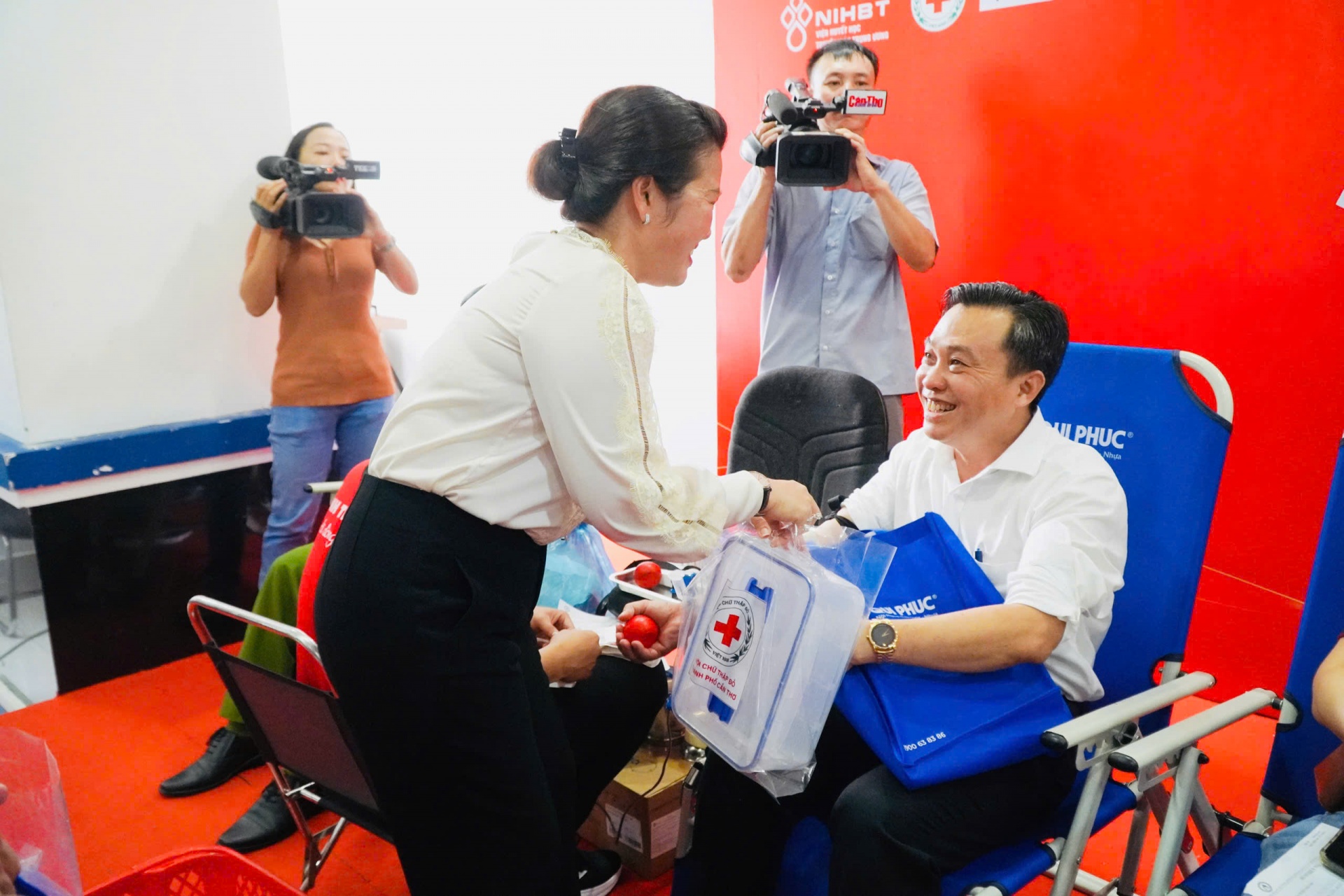 Cần Thơ: Ngày hội hiến máu “Sắc đỏ Tây Đô” Cần Thơ: Ngày hội hiến máu “Sắc đỏ Tây Đô”