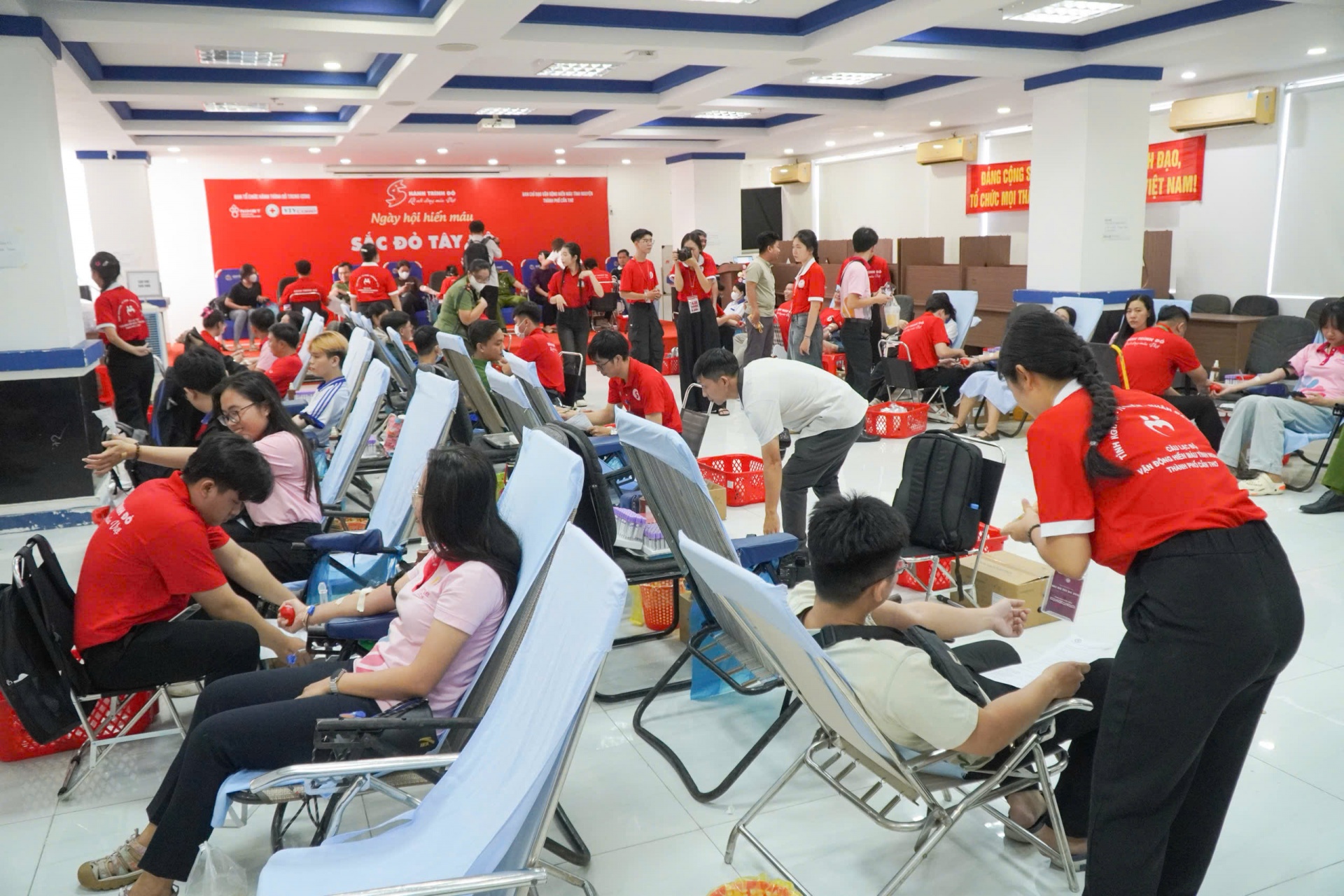 Cần Thơ: Ngày hội hiến máu “Sắc đỏ Tây Đô” Cần Thơ: Ngày hội hiến máu “Sắc đỏ Tây Đô”