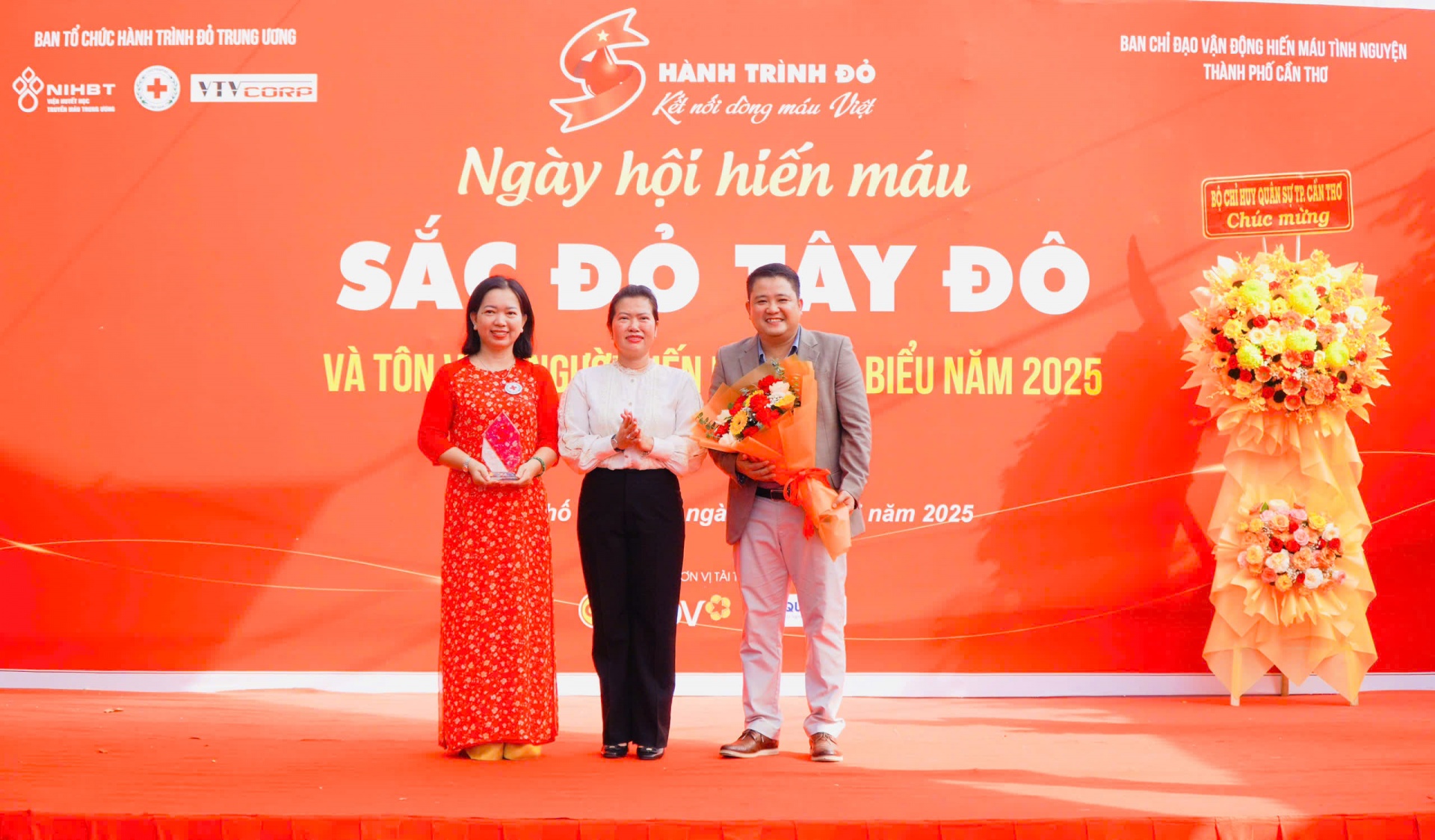 Cần Thơ: Ngày hội hiến máu “Sắc đỏ Tây Đô” Cần Thơ: Ngày hội hiến máu “Sắc đỏ Tây Đô”