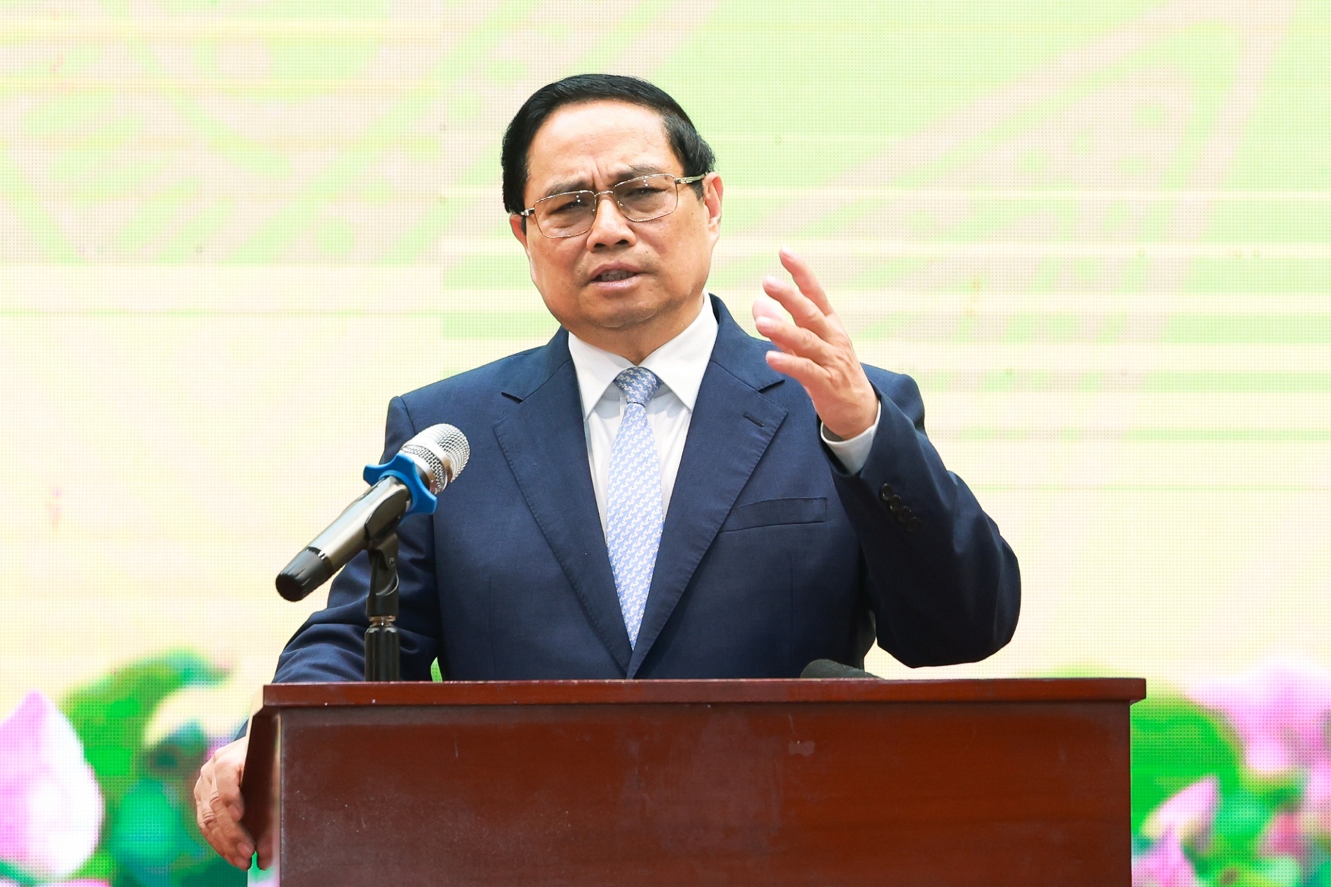 Thủ tướng Chính phủ yêu cầu đồng chí Trần Đức Thắng cùng với lãnh đạo Bộ và toàn ngành Nông nghiệp và Môi trường tiếp tục nỗ lực phấn đấu, hoàn thành các nhiệm vụ theo chức năng, nhiệm vụ, quyền hạn được giao - Ảnh: VGP Thủ tướng Chính phủ yêu cầu đồng chí Trần Đức Thắng cùng với lãnh đạo Bộ và toàn ngành Nông nghiệp và Môi trường tiếp tục nỗ lực phấn đấu, hoàn thành các nhiệm vụ theo chức năng, nhiệm vụ, quyền hạn được giao - Ảnh: VGP