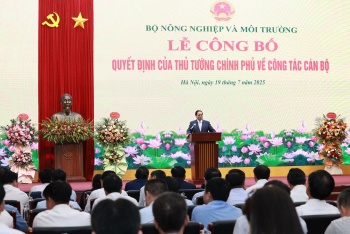 Thủ tướng Phạm Minh Chính trao Quyết định giao quyền Bộ trưởng Bộ Nông nghiệp và Môi trường