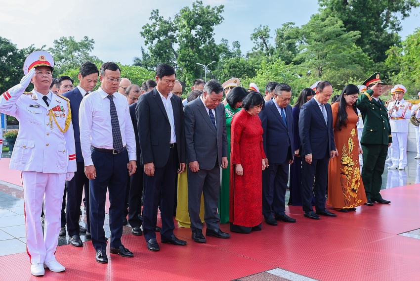 Lãnh đạo Đảng, Nhà nước vào Lăng viếng Chủ tịch Hồ Chí Minh, tưởng niệm các anh hùng liệt sĩ Lãnh đạo Đảng, Nhà nước vào Lăng viếng Chủ tịch Hồ Chí Minh, tưởng niệm các anh hùng liệt sĩ