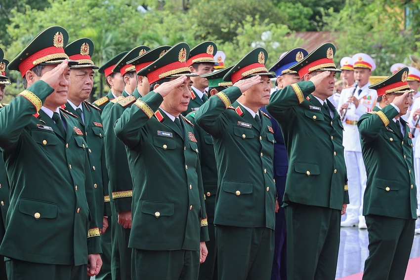 Lãnh đạo Đảng, Nhà nước vào Lăng viếng Chủ tịch Hồ Chí Minh, tưởng niệm các anh hùng liệt sĩ Lãnh đạo Đảng, Nhà nước vào Lăng viếng Chủ tịch Hồ Chí Minh, tưởng niệm các anh hùng liệt sĩ