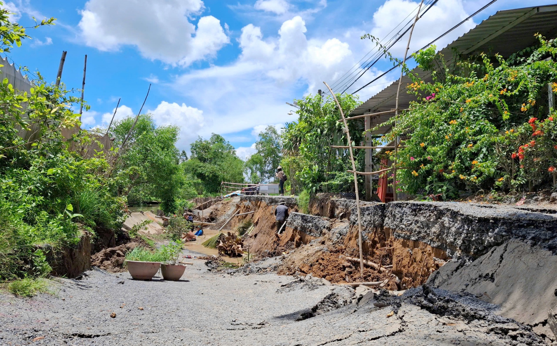 Cần Thơ ghi nhận 41 vụ sạt lở trong 7 tháng đầu năm, thiệt hại trên 9 tỷ đồng Cần Thơ ghi nhận 41 vụ sạt lở trong 7 tháng đầu năm, thiệt hại trên 9 tỷ đồng