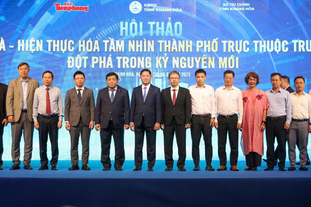 “Khánh Hòa - Hiện thực hóa tầm nhìn thành phố trực thuộc Trung ương - Đột phá trong kỷ nguyên mới” “Khánh Hòa - Hiện thực hóa tầm nhìn thành phố trực thuộc Trung ương - Đột phá trong kỷ nguyên mới”