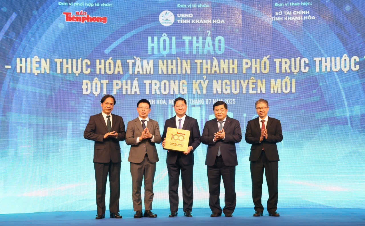 “Khánh Hòa - Hiện thực hóa tầm nhìn thành phố trực thuộc Trung ương - Đột phá trong kỷ nguyên mới” “Khánh Hòa - Hiện thực hóa tầm nhìn thành phố trực thuộc Trung ương - Đột phá trong kỷ nguyên mới”