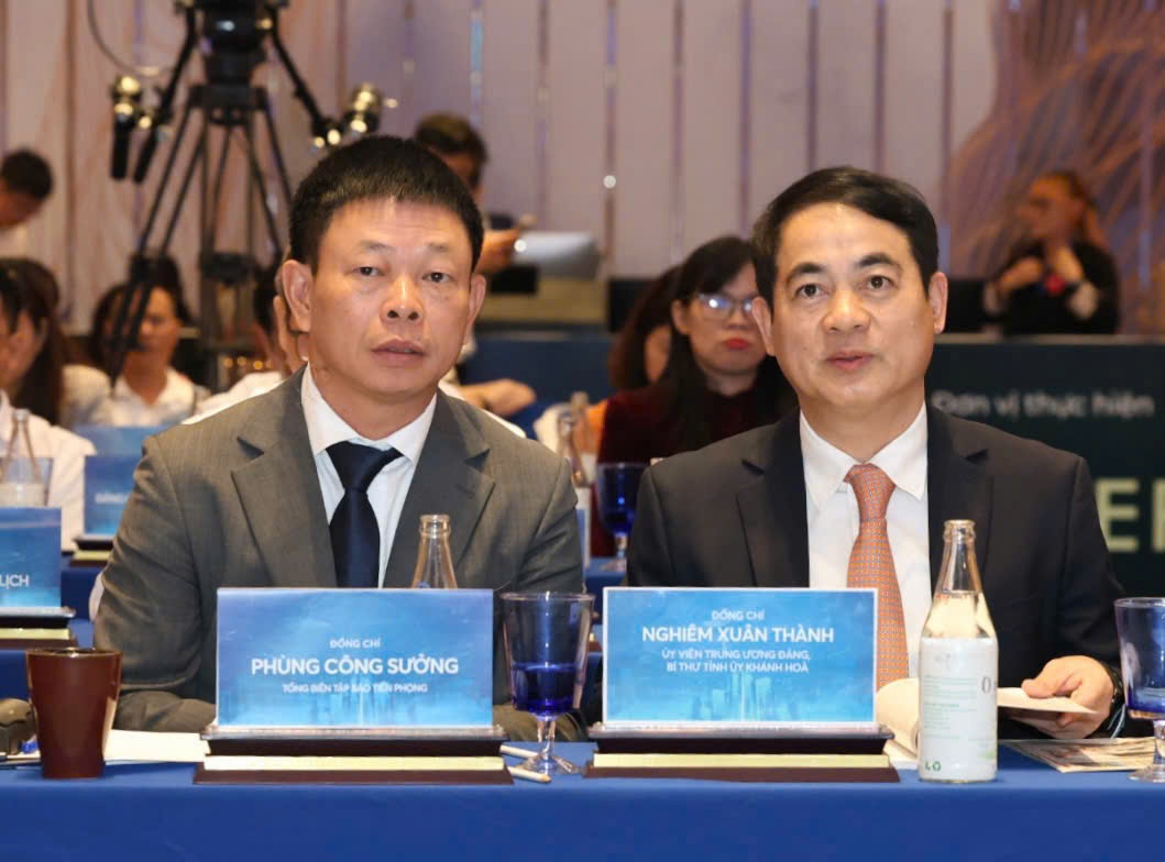 “Khánh Hòa - Hiện thực hóa tầm nhìn thành phố trực thuộc Trung ương - Đột phá trong kỷ nguyên mới” “Khánh Hòa - Hiện thực hóa tầm nhìn thành phố trực thuộc Trung ương - Đột phá trong kỷ nguyên mới”