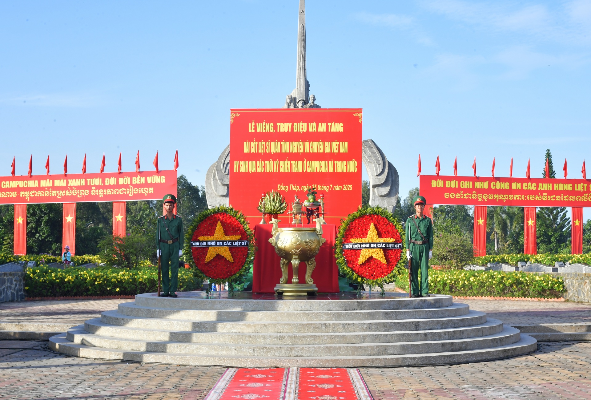 Đồng Tháp truy điệu, cải táng 43 hài cốt liệt sĩ