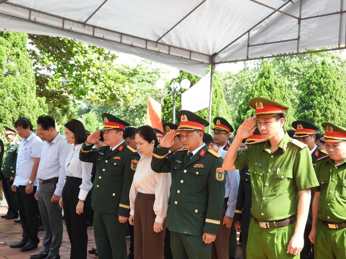 Quảng Trị: Truy điệu và an táng hài cốt liệt sĩ nhân kỷ niệm 78 năm ngày Thương binh - Liệt sĩ