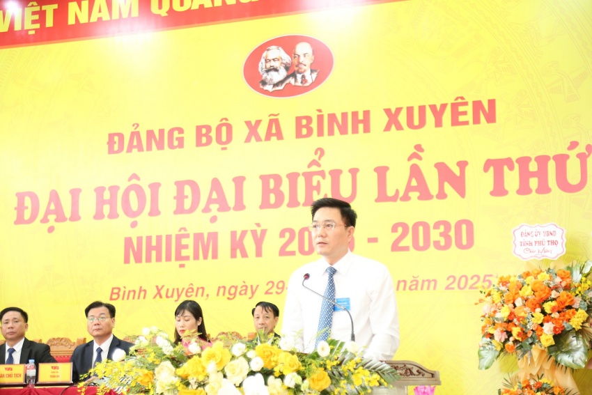Quyết tâm trở thành trung tâm văn hóa, dịch vụ và đô thị văn minh, hiện đại Quyết tâm trở thành trung tâm văn hóa, dịch vụ và đô thị văn minh, hiện đại